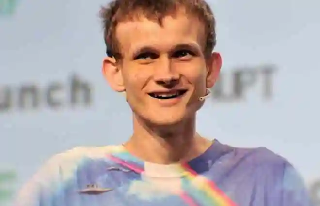 AI-driven miner management switching between ETH and BTC networks
